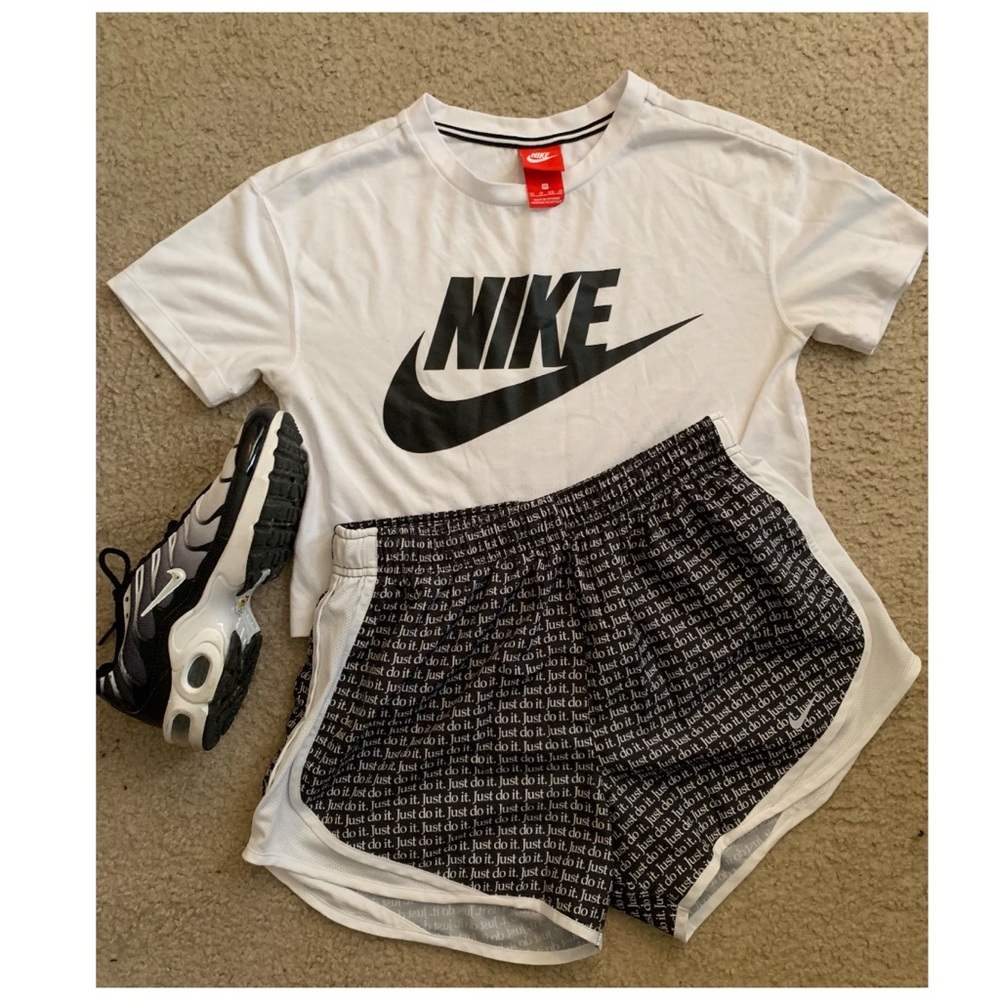 Nike Crop Top